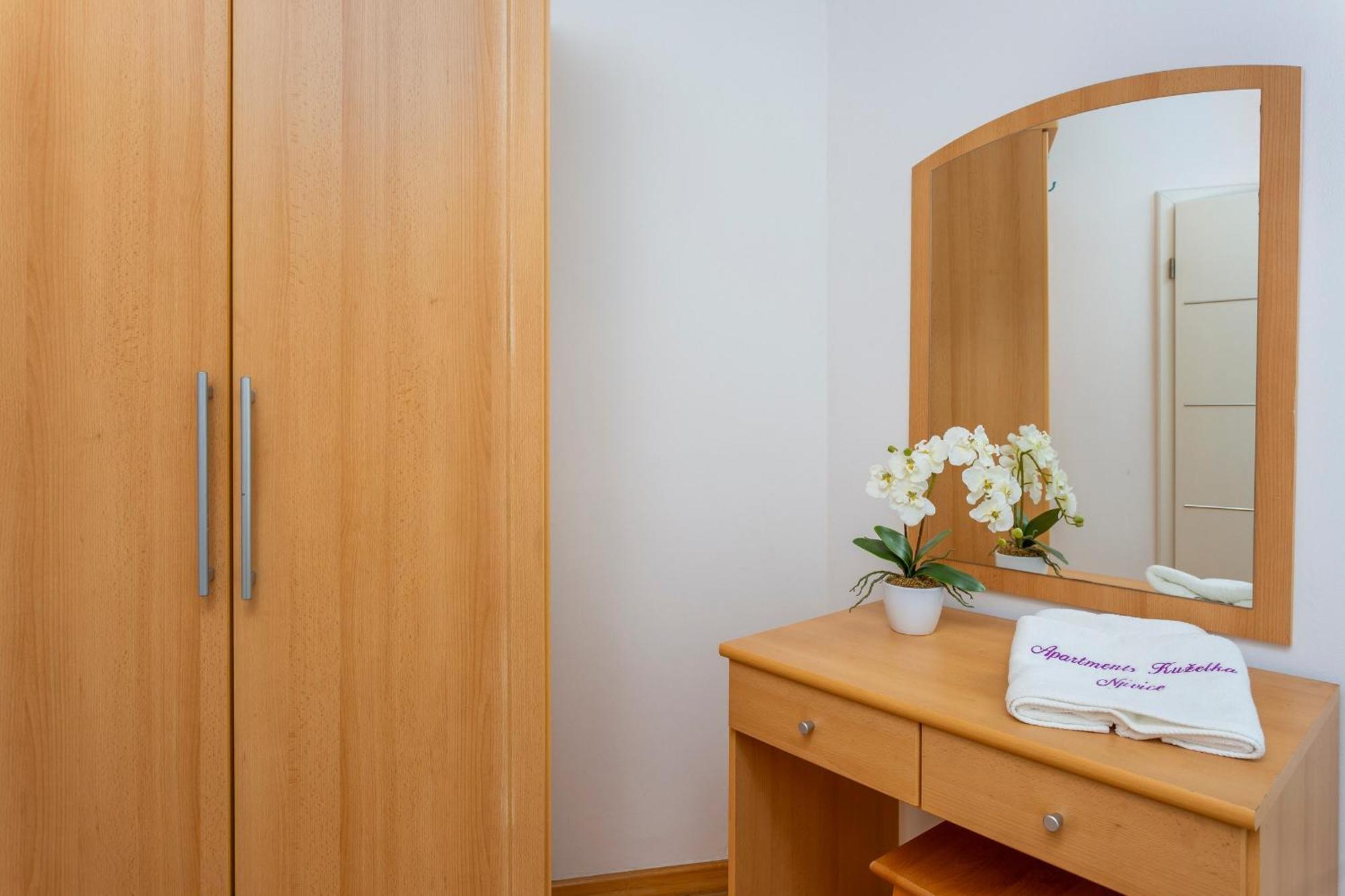 Apartments By The Sea Njivice, Krk - 5296 Номер фото